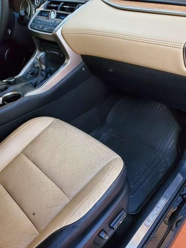 Usata Lexus NX300h Luxury Line 155 CV (114 kW) 2015 Nero SUV