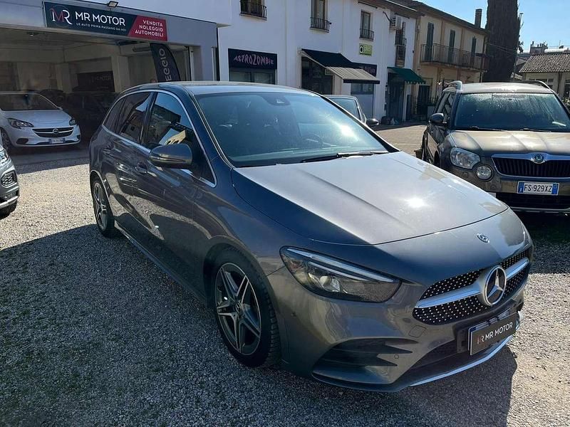 Usata Mercedes B200 Business 150 CV (110 kW) 2019 Grigio Monovolume