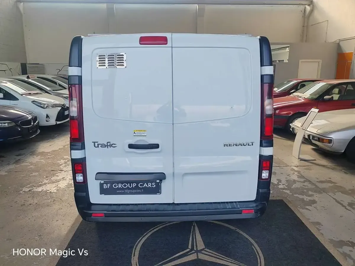 Usata Renault Trafic 120 CV (88 kW) 2017 Nero Monovolume