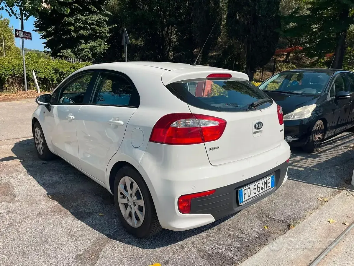 Usata Kia Rio 75 CV (55 kW) 2016 Bianco Utilitaria