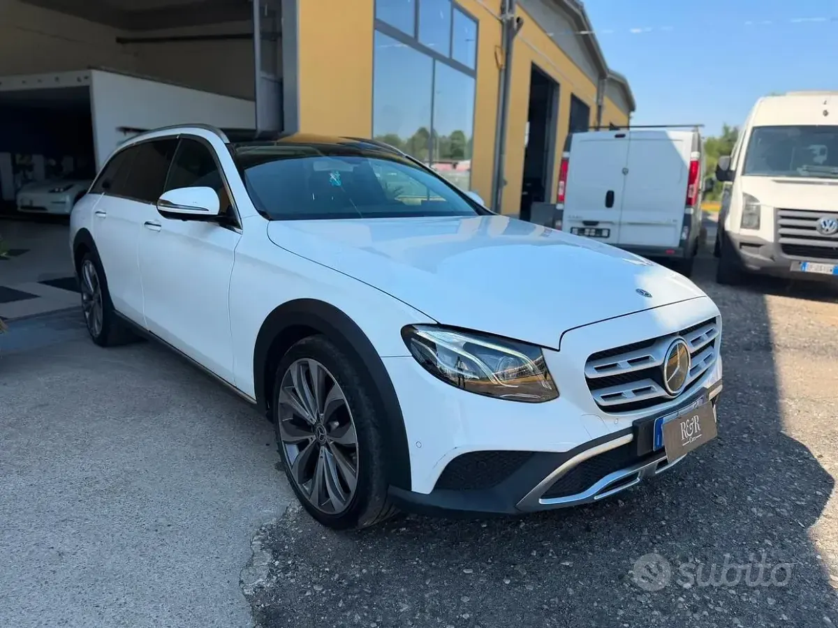 Usata Mercedes E220 Premium 194 CV (142 kW) 2017 Bianco Station wagon