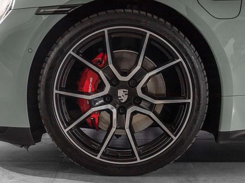 Usata Porsche Taycan 4S 339 kW (462 CV) 2024 Shade green metallizzato Berlina