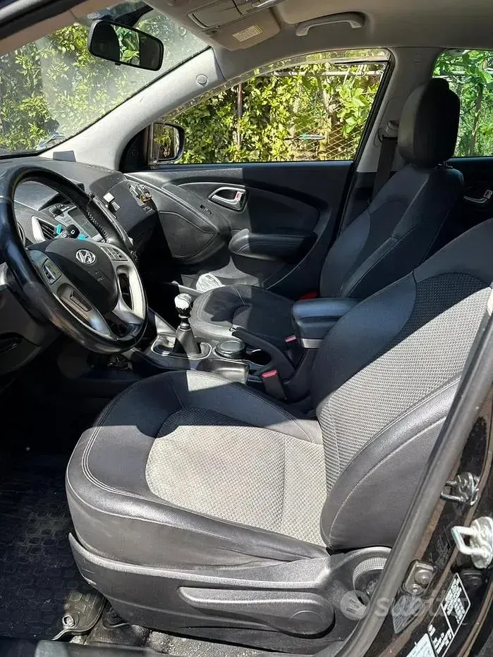 Gebraucht Hyundai ix35 115 PS (84 kW) 2013 Schwarz SUV