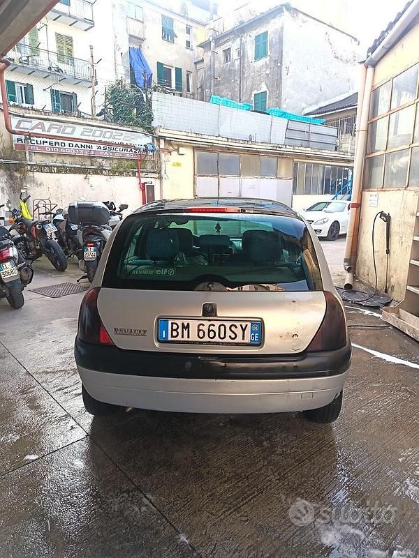 Usata Renault Clio II 2000 Berlina