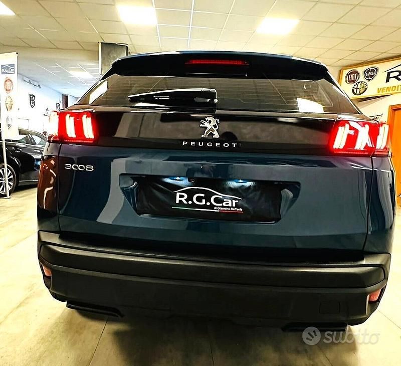 Usata Peugeot 3008 Allure 130 CV (95 kW) 2022 Verde SUV