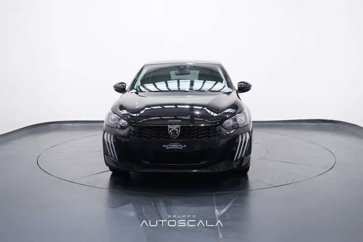 Usata Peugeot 208 Allure 101 CV (74 kW) 2025 Nero perla Utilitaria