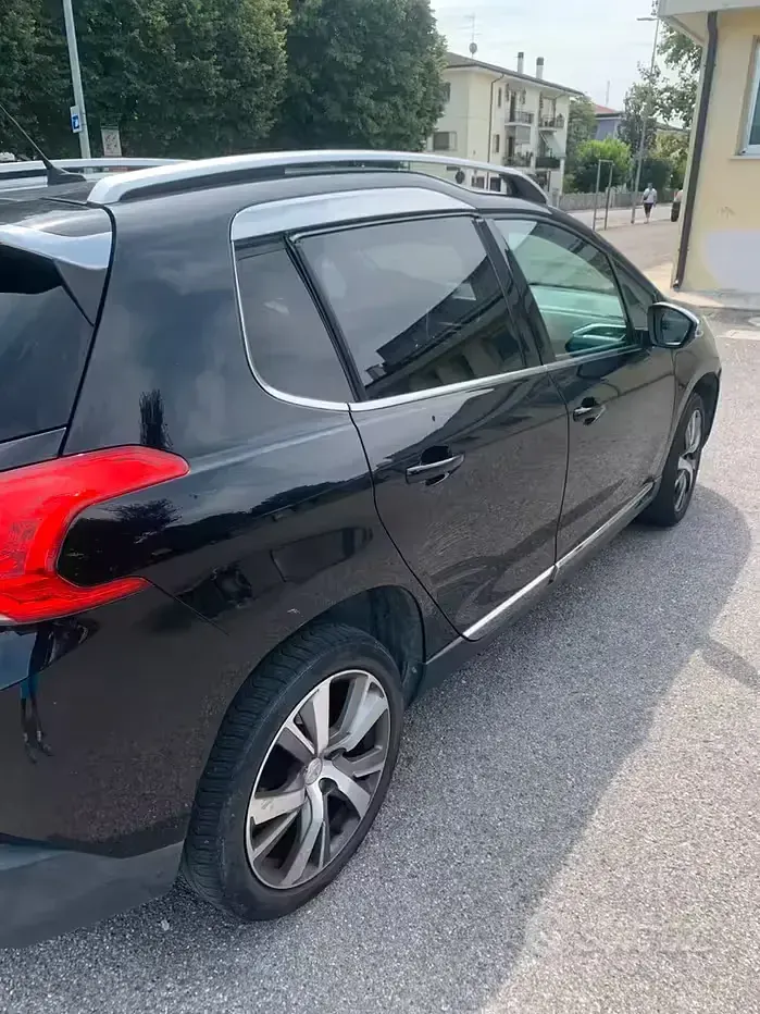 Usata Peugeot 2008 120 CV (88 kW) 2015 Nero SUV