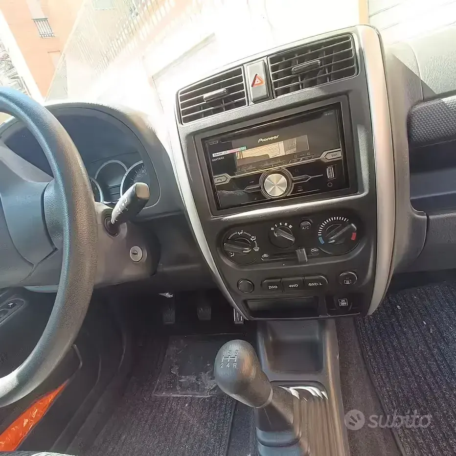 Usata Suzuki Jimny 85 CV (62 kW) 2015 SUV