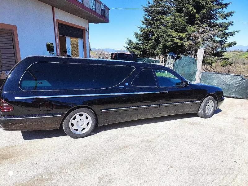 Usata Mercedes E270 170 CV (125 kW) 2001 Nero Station wagon