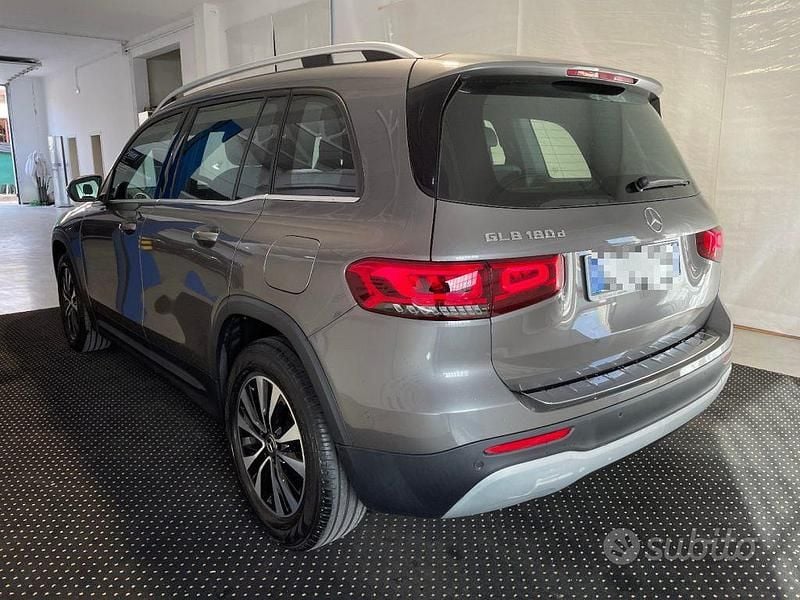 Usata Mercedes GLB180 Business 116 CV (85 kW) 2022 Grigio metallizzato SUV