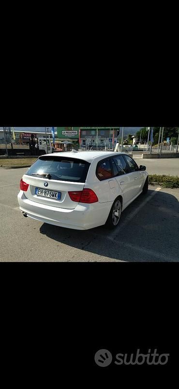 Usata BMW 318 143 CV (105 kW) 2011 Bianco Station wagon