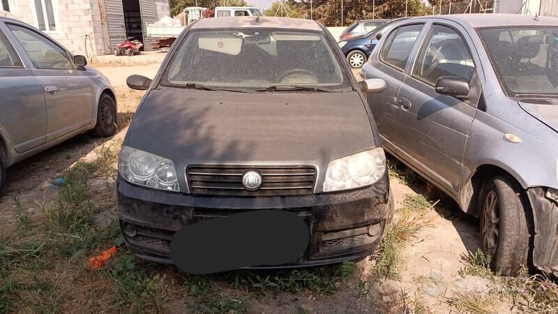 Usata Fiat Punto 60 CV (44 kW) 2005 Grigio Utilitaria