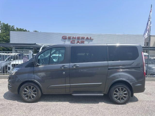 Grigio(met.) Usata 2020 Ford Tourneo Titanium Monovolume | 31.900 € - Immagine 1/4