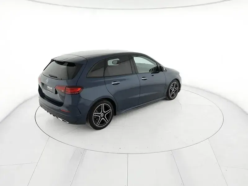 Usata Mercedes B180 Advanced Plus 116 CV (85 kW) 2024 Blu/azzurro Utilitaria