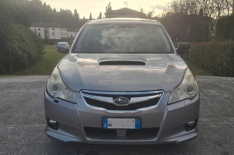 Usata Subaru Legacy Trend 150 CV (110 kW) 2011 Argento Station wagon