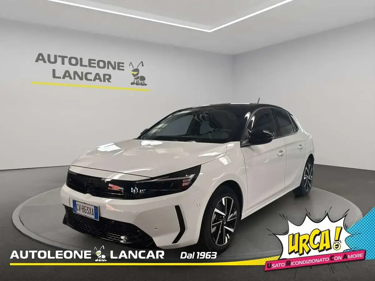 Usata Opel Corsa 101 CV (74 kW) 2024 Bianco tetto nero Utilitaria