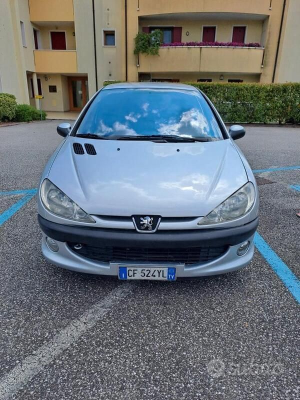 Usata 2003 Peugeot 206 Tre volumi | 1600 € (Buon prezzo) - Immagine 1/4