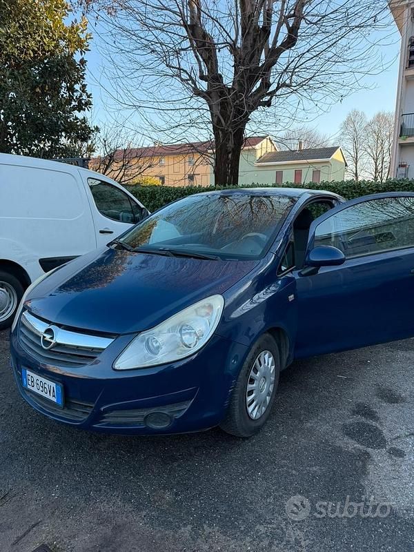 Usata Opel Corsa 80 CV (58 kW) 2010 Nero Berlina