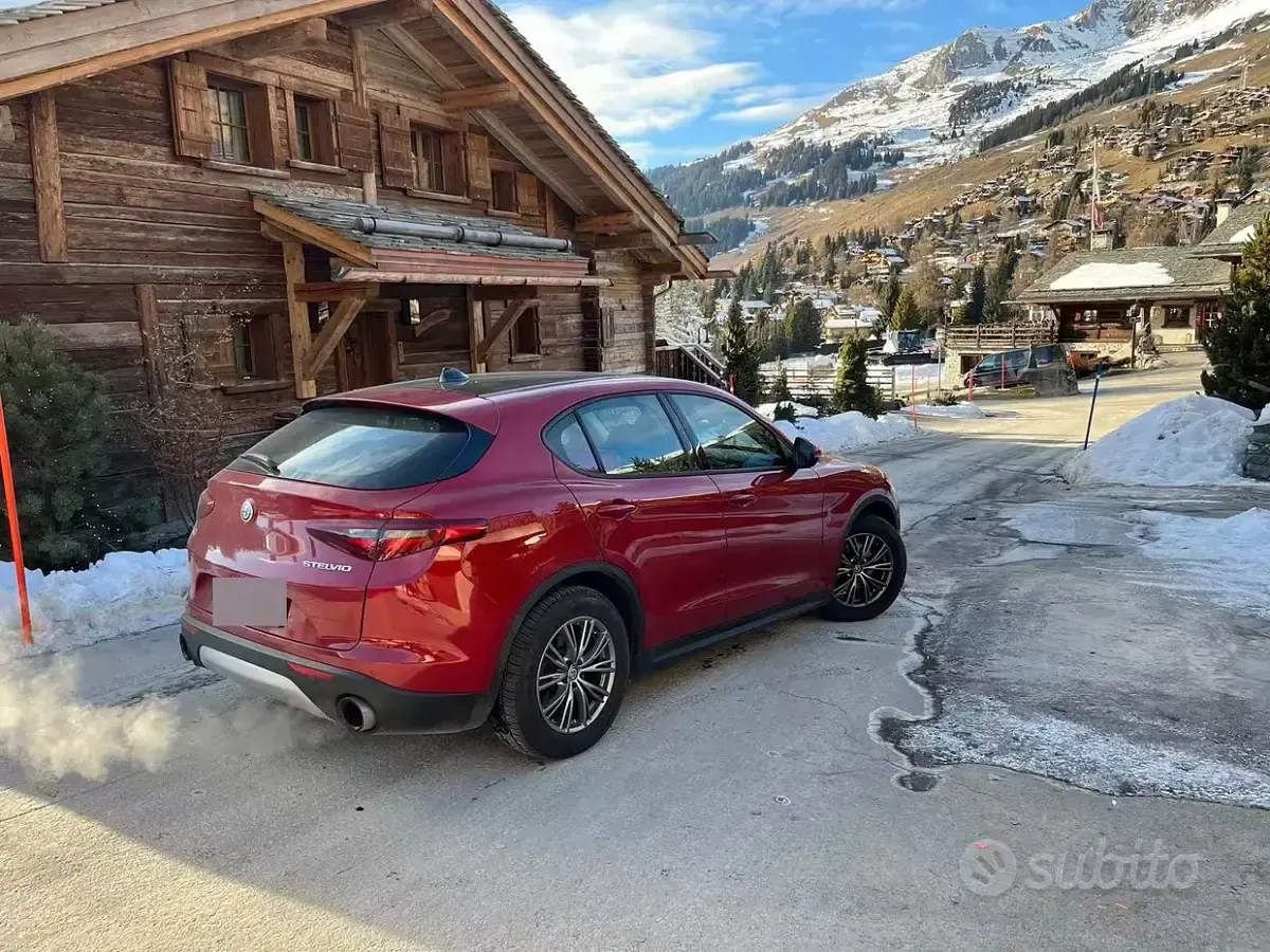 Usata Alfa Romeo Stelvio Super 200 CV (147 kW) 2017 Rosso SUV