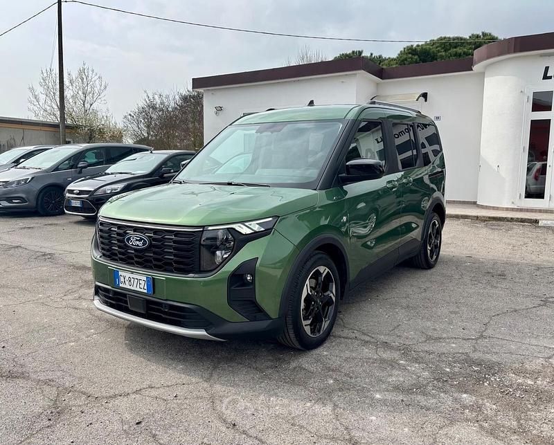 Usata Ford Tourneo Courier Titanium 125 CV (91 kW) 2024 Verde Monovolume
