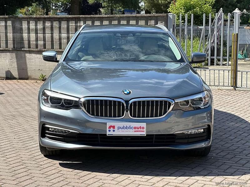 Usata BMW 520 Luxury Line 190 CV (139 kW) 2019 Grigio Station wagon