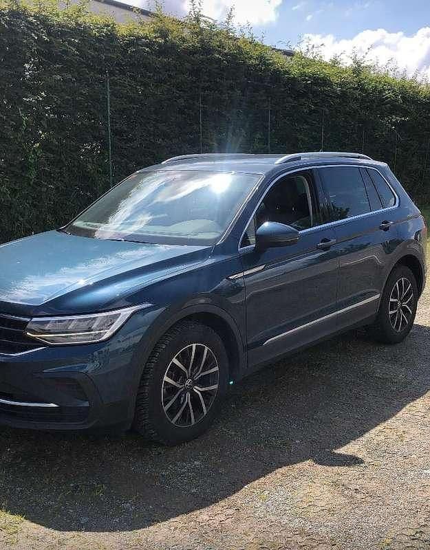 Usata VW Tiguan Life 122 CV (89 kW) 2023 Blu/azzurro SUV