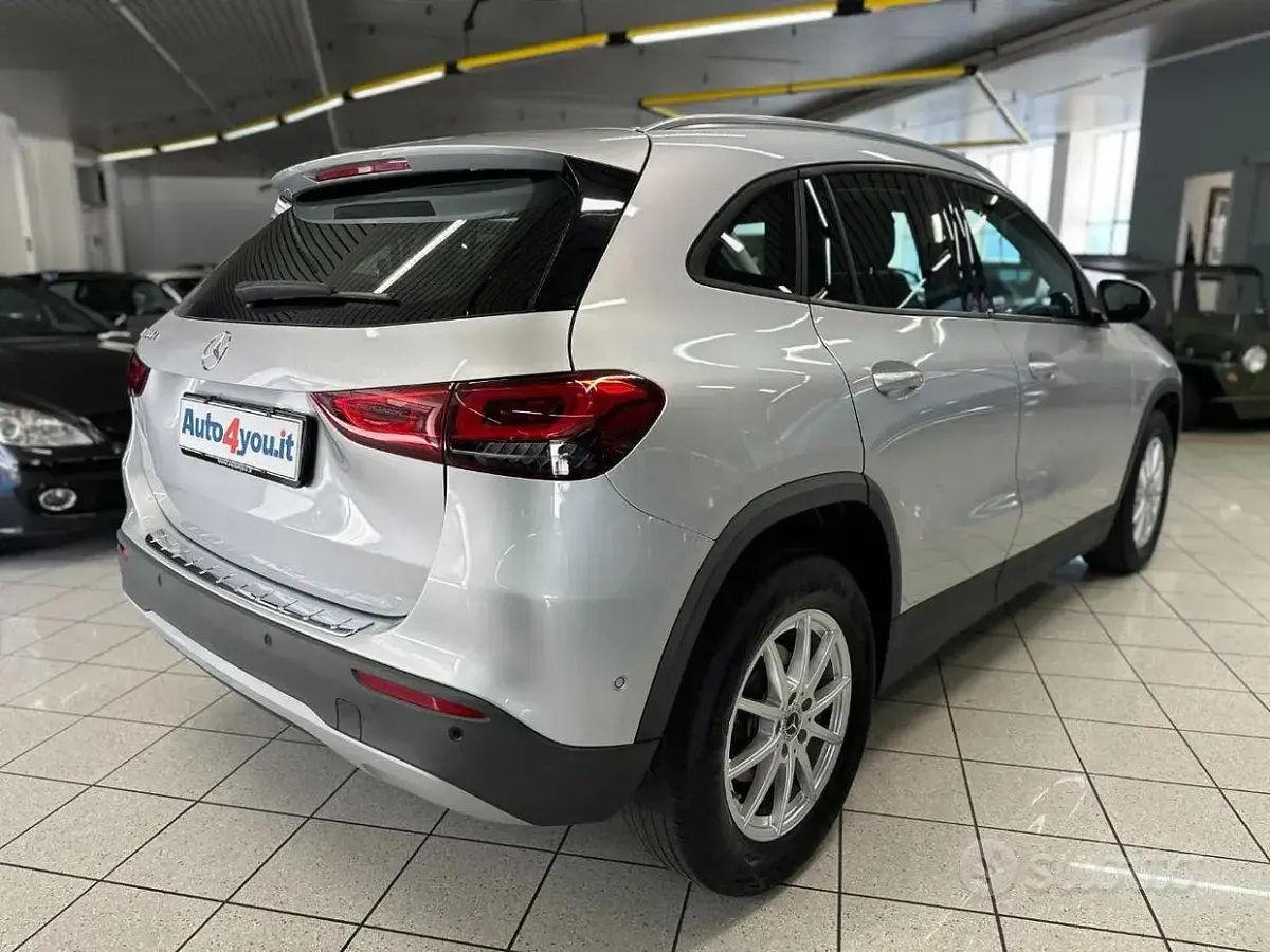 Usata Mercedes GLA200 Business 150 CV (110 kW) 2021 Grigio SUV