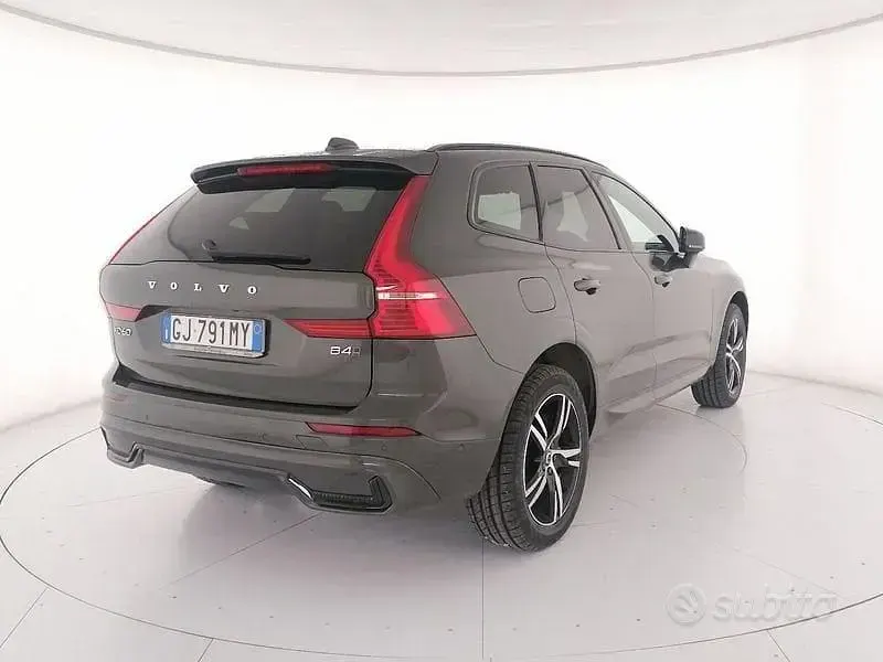 Usata Volvo XC60 R-Design 197 CV (144 kW) 2022 Grigio SUV