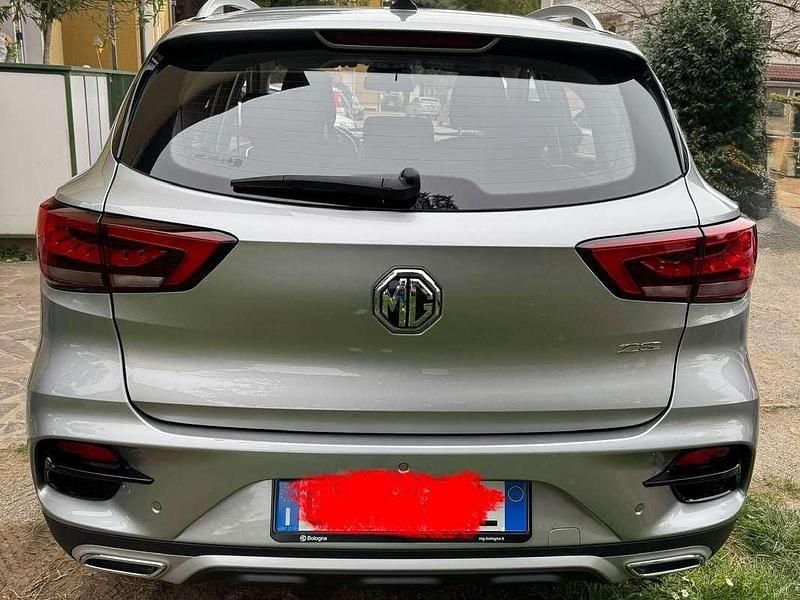 Usata MG ZS Luxury 111 CV (81 kW) 2023 Argento SUV