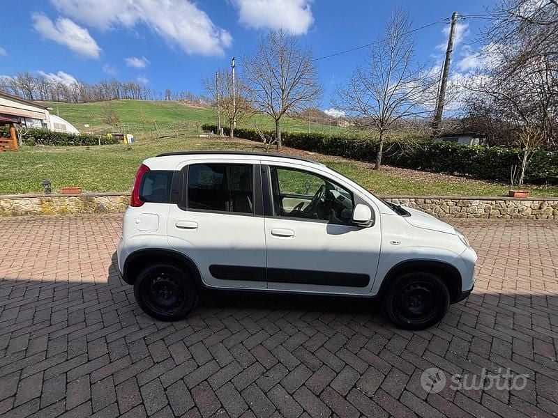 Usata Fiat Panda 4x4 Lounge 74 CV (54 kW) 2015 Bianco Utilitaria