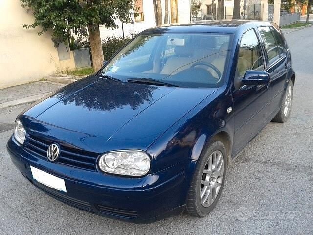 Usata VW Golf IV Highline 115 CV (84 kW) 2001 Blu Berlina