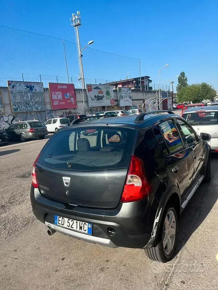 Usata Dacia Sandero Stepway 84 CV (61 kW) 2011 Grigio Berlina