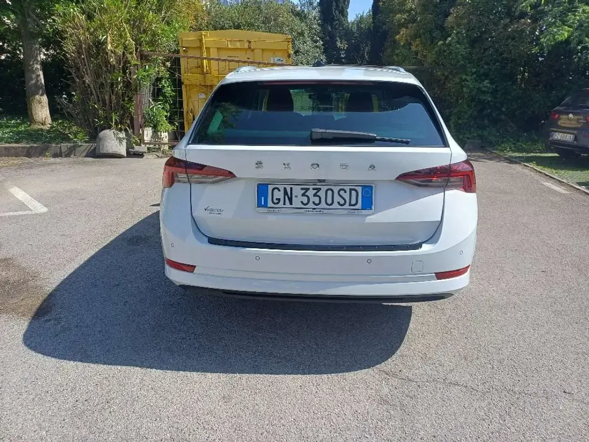 Usata Skoda Octavia Style 150 CV (110 kW) 2023 Bianco Station wagon