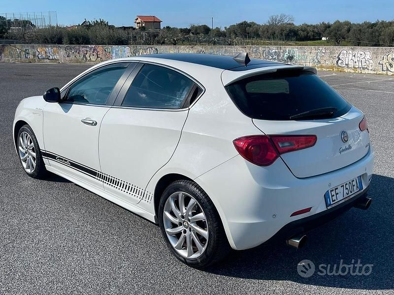 Usata Alfa Romeo Giulietta 105 CV (77 kW) 2011 Bianco Utilitaria