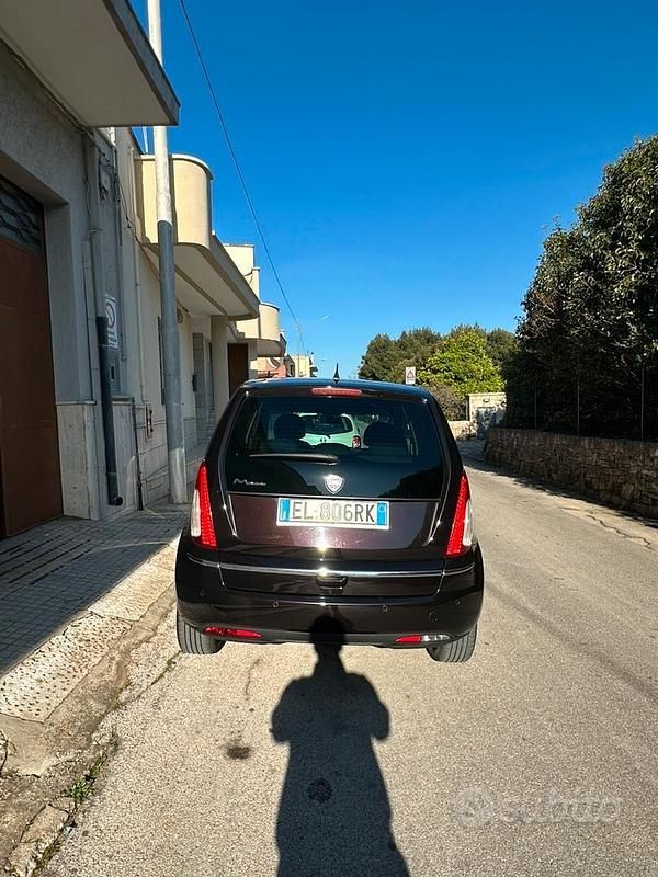 Usata Lancia Musa 95 CV (69 kW) 2013 Nero Monovolume