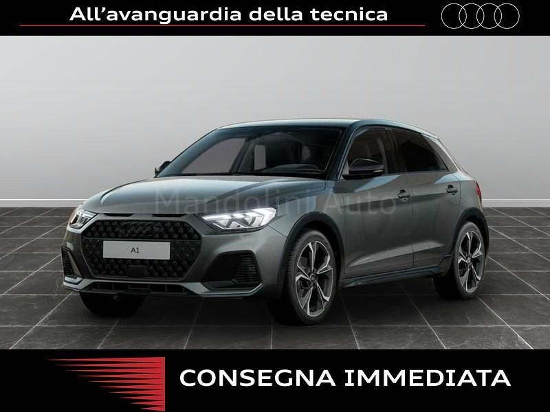 Grigio Nuova 2025 Audi A1 Comfort Tre volumi | 32.978 € (Cara) - Immagine 1/4