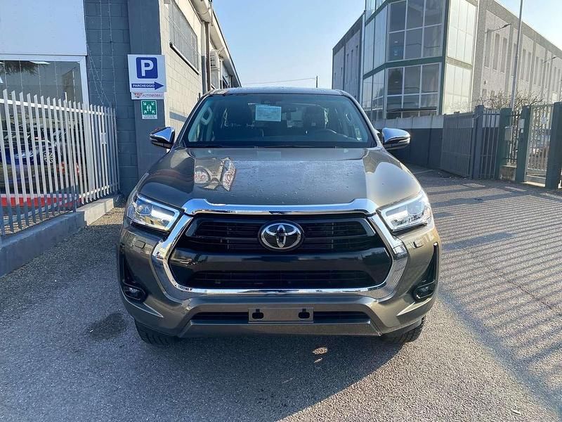Nuova Toyota HiLux Executive 150 CV (110 kW) 2026 Verde toyota Pick-up