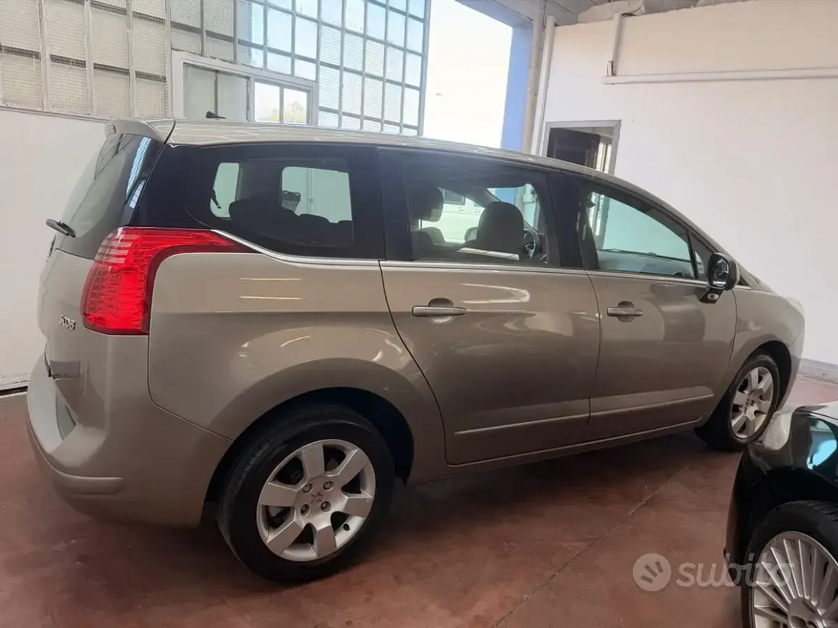Usata Peugeot 5008 112 CV (82 kW) 2011 Marrone Monovolume
