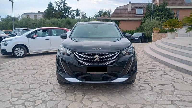 Usata Peugeot 2008 Allure 110 CV (80 kW) 2022 Nero SUV