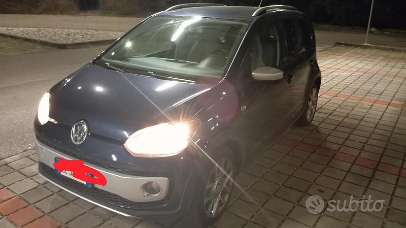 Usata VW up! 75 CV (55 kW) 2015 Blu Utilitaria
