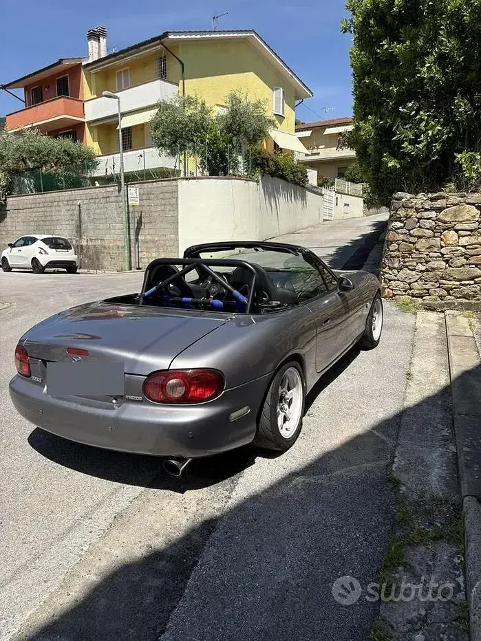 Usata Mazda MX5 146 CV (107 kW) 2004 Grigio Cabrio