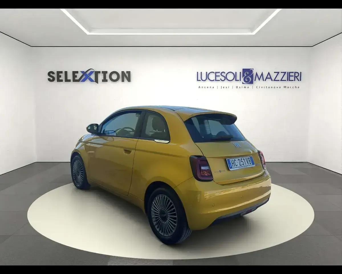 Nuevo Fiat 500 65 CV (47 kW) 2026 Amarillo Berlina