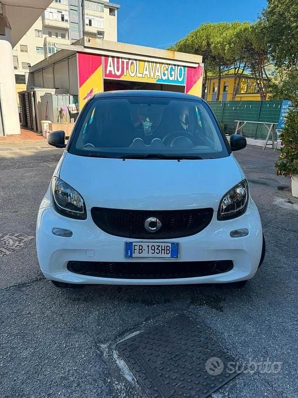 Usata Smart ForTwo Coupé 61 CV (44 kW) 2015 Utilitaria