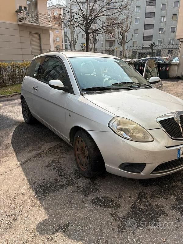 Usata Lancia Ypsilon 60 CV (44 kW) 2009 Grigio Utilitaria