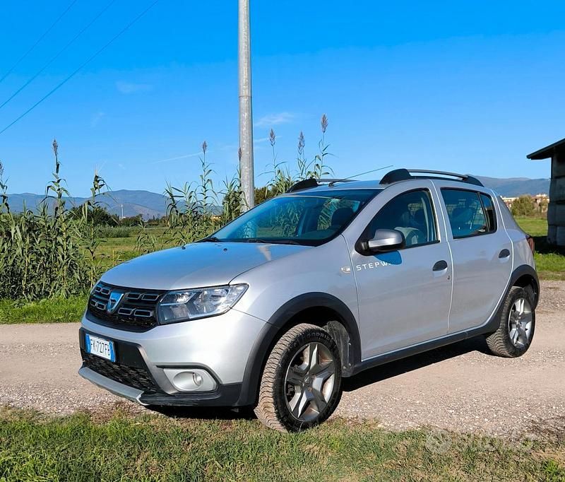 Usata Dacia Sandero 90 CV (66 kW) 2017 Grigio Utilitaria