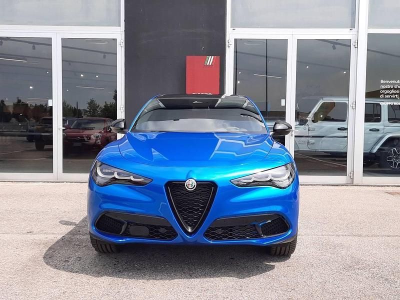 Usata Alfa Romeo Stelvio Veloce 209 CV (153 kW) 2024 Blu SUV