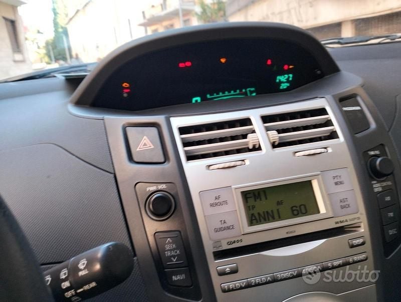 Usata Toyota Yaris 75 CV (55 kW) 2008 Nero Berlina