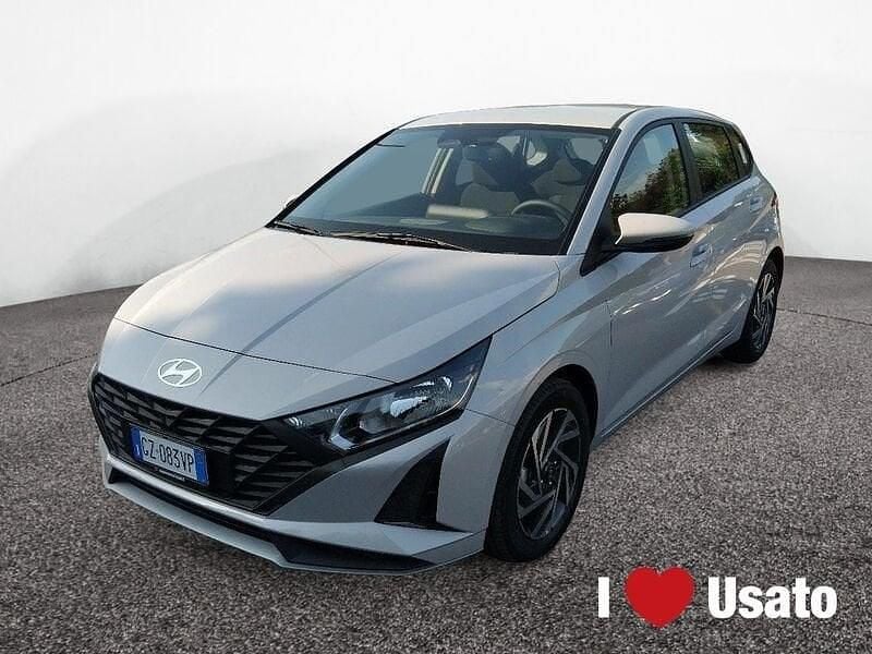 Grigio Nuova 2025 Hyundai i20 Due volumi | 16.900 € (Buon prezzo) - Immagine 1/4