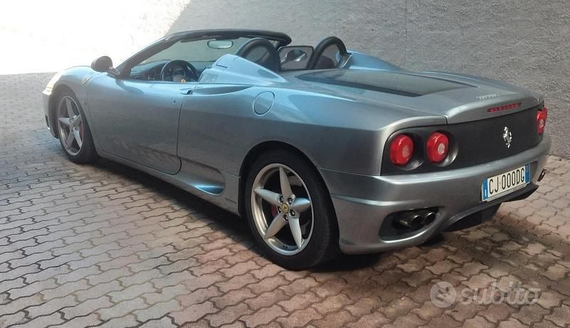 Usata Ferrari 360 400 CV (294 kW) 2003 Grigio Cabrio