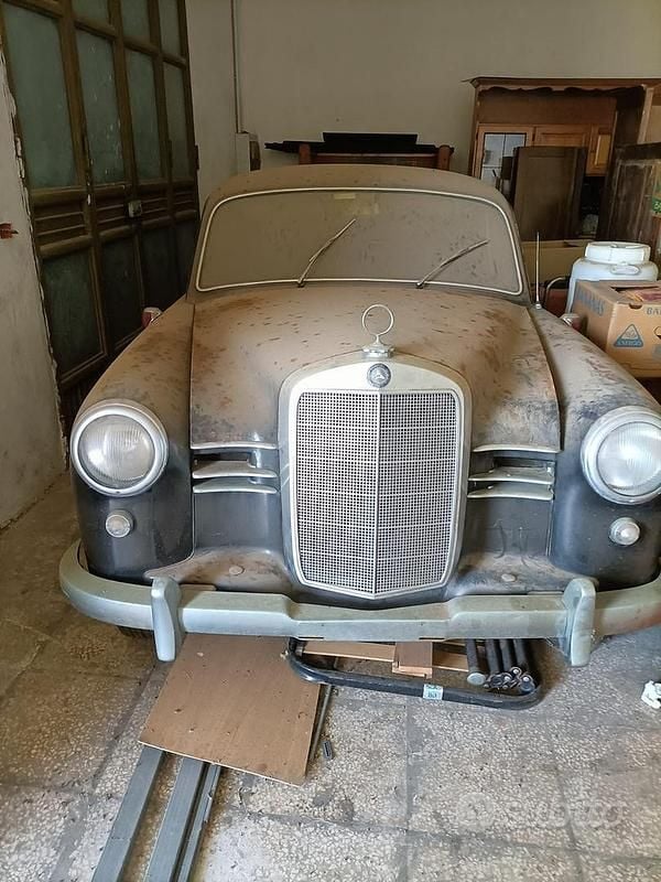 Nero Usata 1950 Mercedes 180 Berlina | 8500 € - Immagine 1/4